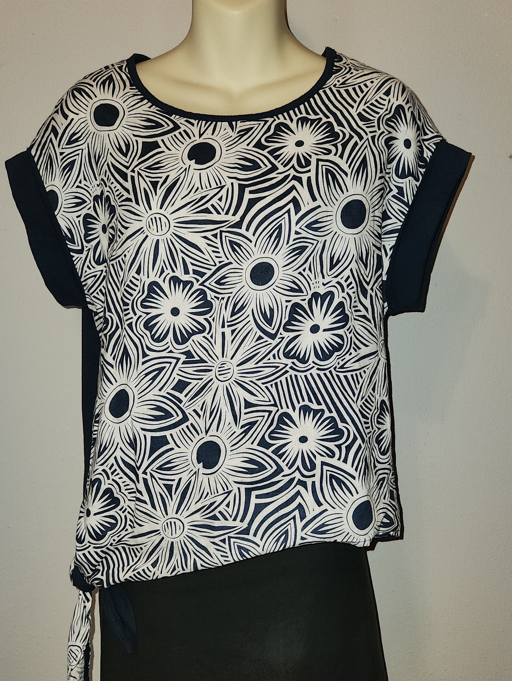 Charlies Navy and White Floral Short Sleeve Tie-Hem Top
